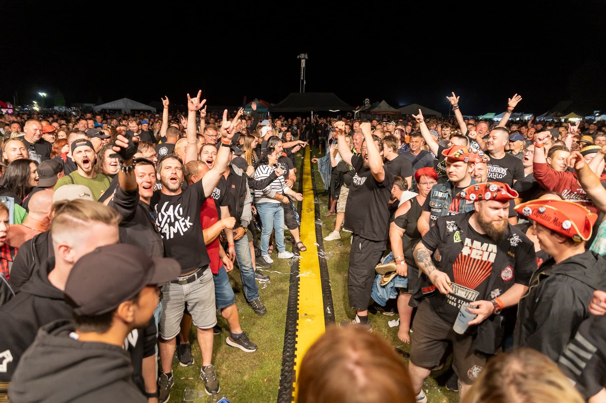 VIP vstupenky na festival Vesuf 2026 – samostatný vstup, parkování a vyhrazená zóna u stage